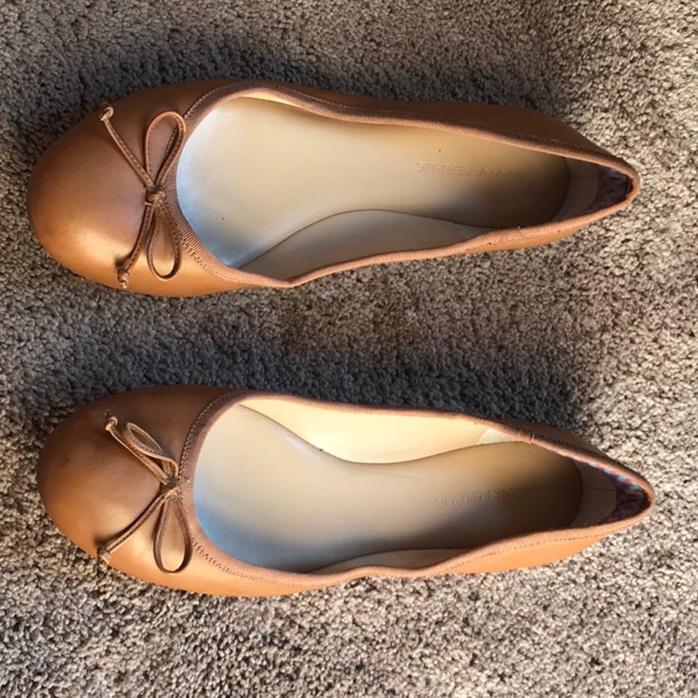Banana Republic Size 9 Camel Colored Flats